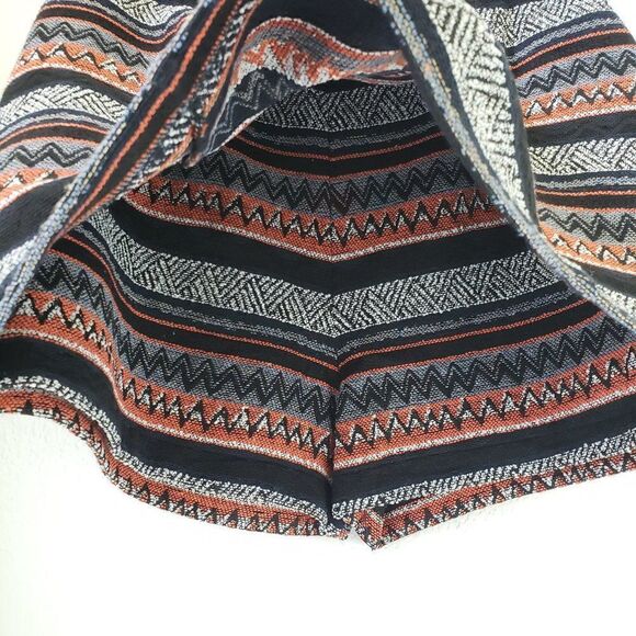 NWT Esley textured pattern skort sz. Large - Picture 3 of 4